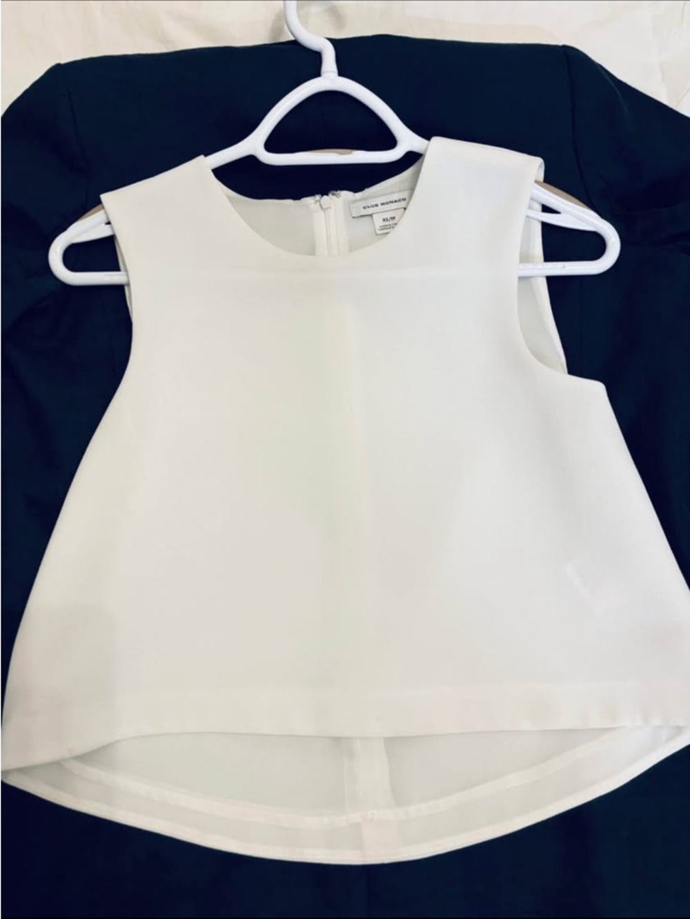 Club Monaco White Sleeveless Cropped Shell Top
